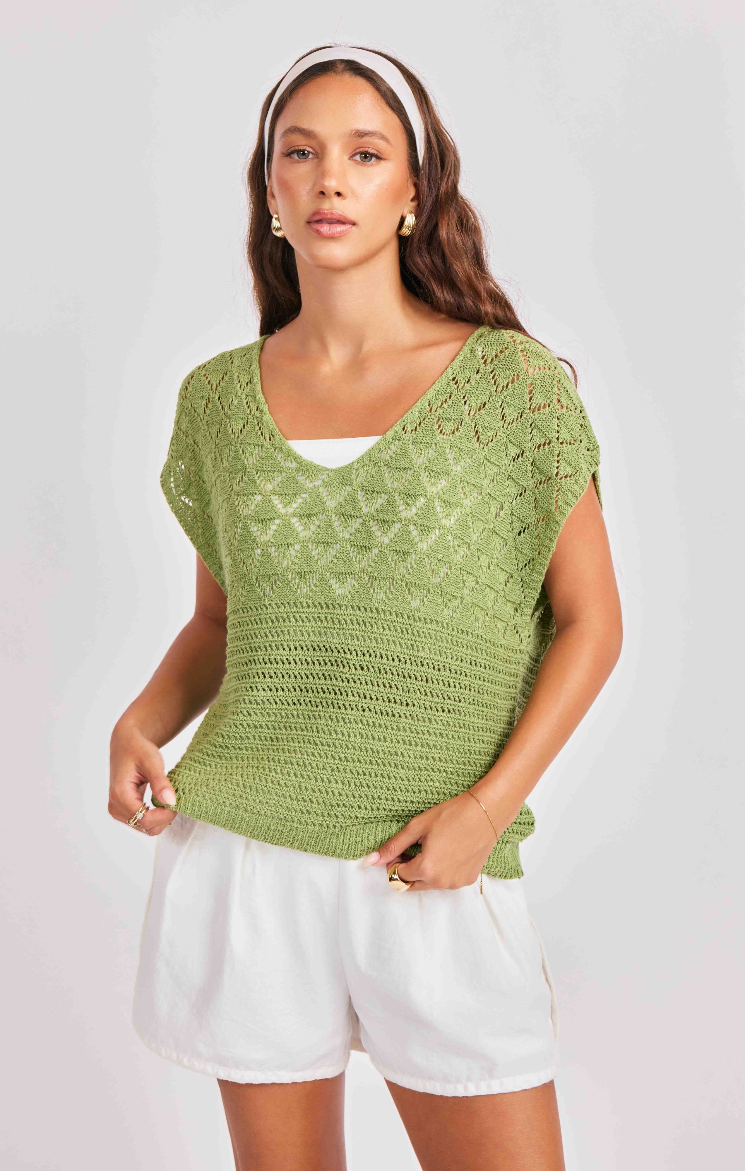 Green short sleeve sweater top